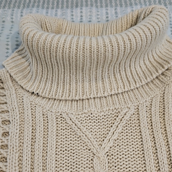 Cozy Cream Turtleneck Sweater - Picture 5 of 11